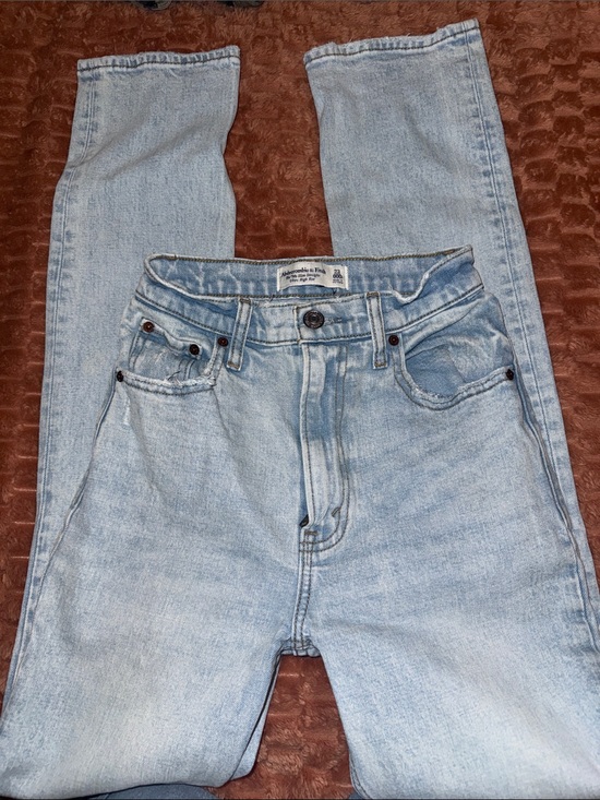Abercrombie & Fitch Denim - Abercrombie & Fitch Light Wash Women’s Slim Straight Jeans